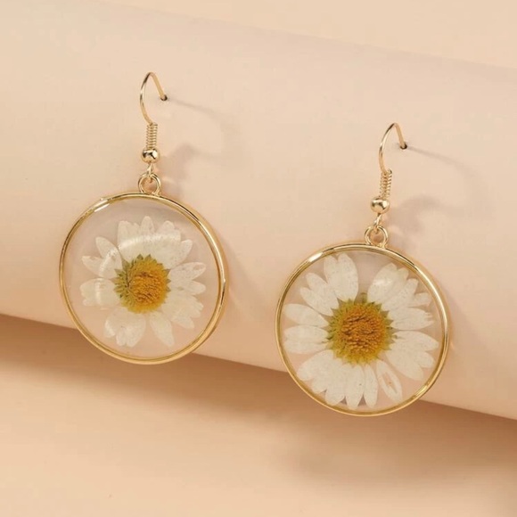 ShopAllThings Jewelry - 3/$30 💛 Sunflower Drop Earrings